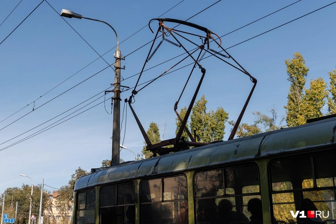 Пантографы на некоторых участках пути вытягиваются стрелой | Источник: Алексей Волхонский / V1.RU