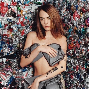 Stella McCartney представила новую коллекцию среди тонн мусора