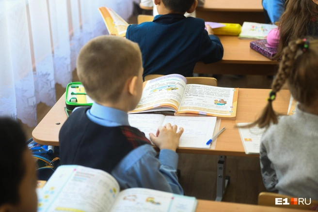 Учителей радует общение с детьми и сам педагогический процесс&nbsp;— если бы не зарплаты, они бы не уходили из профессии | Источник: Артём Устюжанин / E1.RU