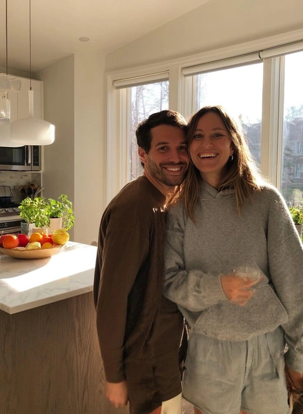 как назвать семейный чат, как назвать семейный чат прикольно, как назвать семейный чат в ватсапе, как назвать семейный чат смешно, как можно назвать семейный чат, название для семейного чата, смешные названия для семейного чата | Источник: theDay/higgsfield