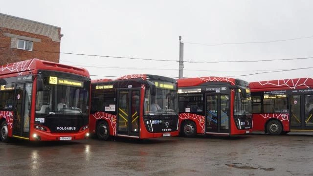 Депутаты оценили состояние современной транспортной системы Перми во время поездки на автобусе большого класса | Источник: пресс-служба Пермской городской думы