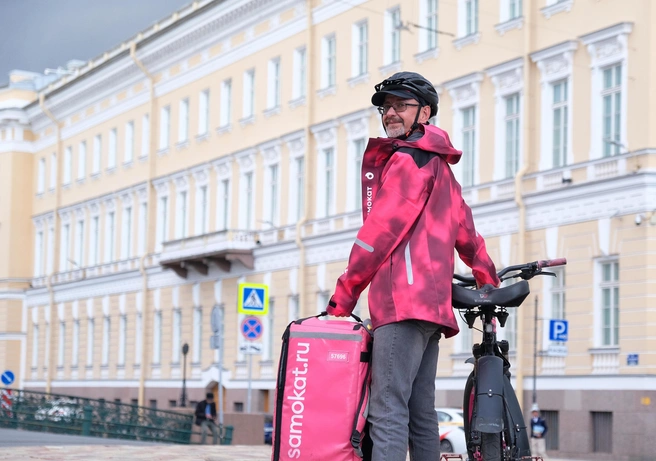Сергей признаётся, что попробовать себя в доставке решил просто из любопытства | Источник: Анжела Мнацаканян