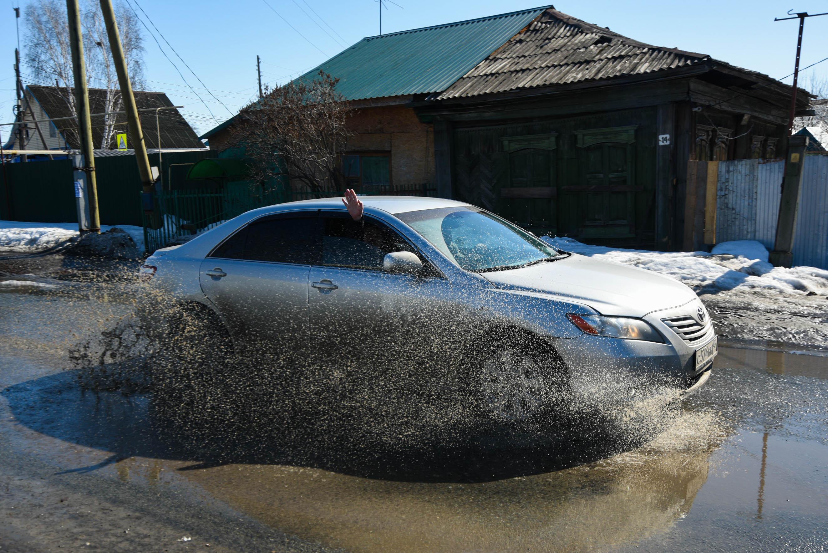 «Няша в Восточном этой весной еще сносная». Идем проверять традиционные лужи и ямы в Кургане — фото 