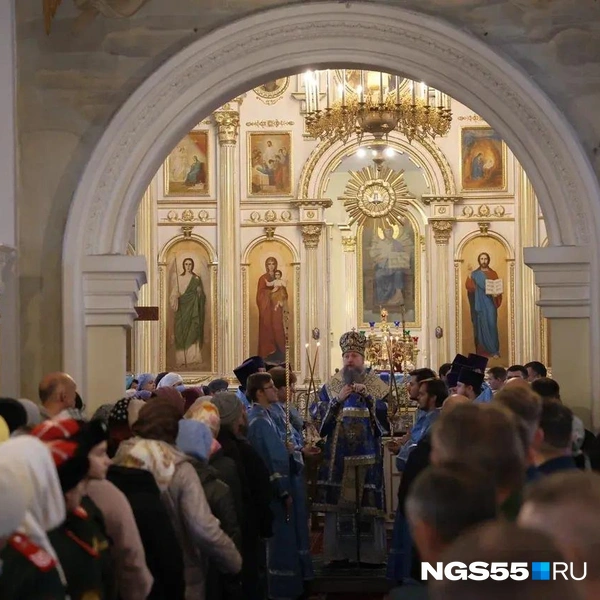Многие омичи пришли поклониться святыне | Источник: Евгений Софийчук / NGS55.RU