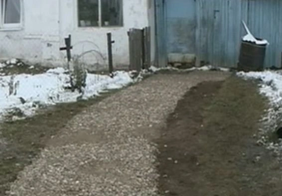 Рязанцы помешали построить дорожку для инвалида в Мервине | ya62.ru