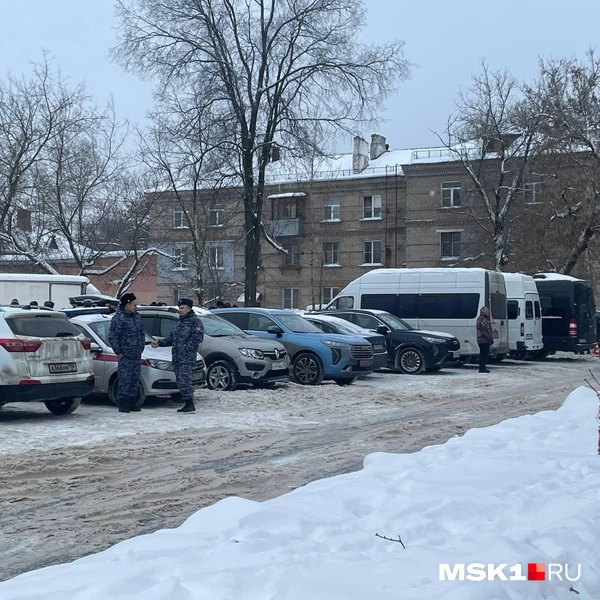 За порядком на отпевании следили сотрудники Росгвардии | Источник: Вера Борисова / MSK1.RU