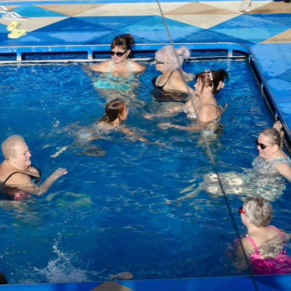 Почему-то купались только женщины и дети | Источник: читатели / SOCHI1.RU