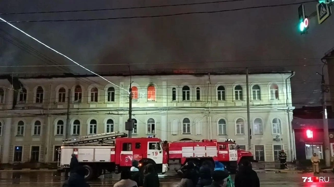 Госпиталь во время пожара и год спустя | Источник: Максим Улитов / 71.RU