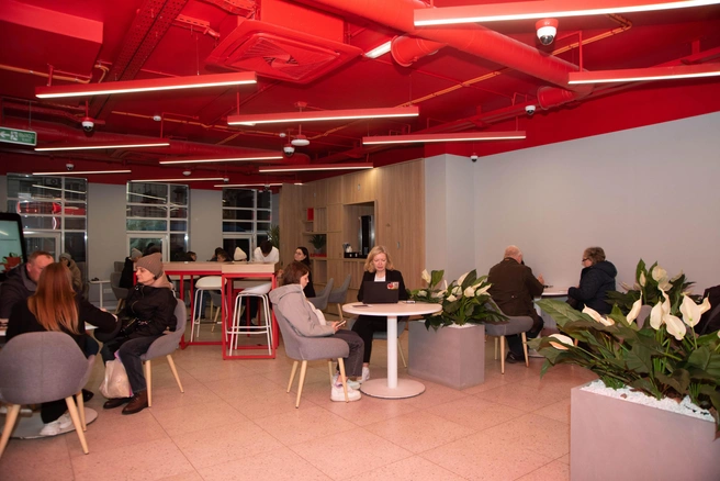 Сотрудники найдут подход ко всем клиентам | Источник: Надежда Тихомирова