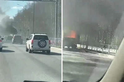 В Тюмени загорелся грузовик на улице Дружбы