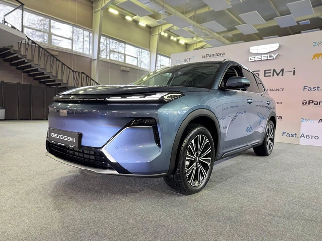 Стоимость Geely EX5 EM-i заметно ниже, чем у его прямых конкурентов. Это делает его одним из самых доступных гибридов на рынке | Источник: Geely Центр на Копейском шоссе