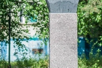В Сургуте убрали бюст Димитрова из сквера