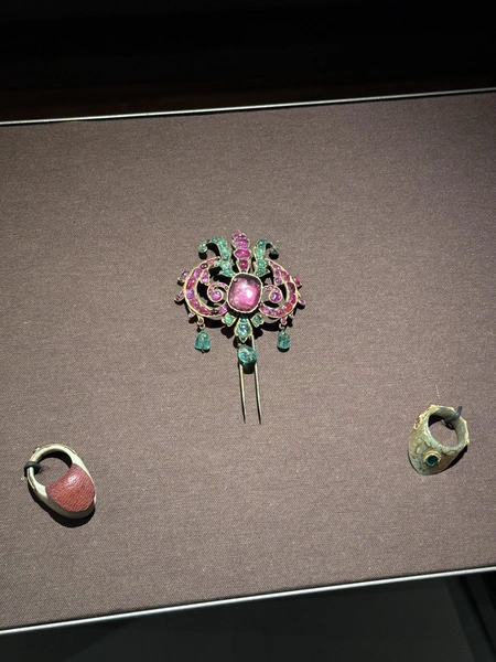 Заколки и кольца султанш