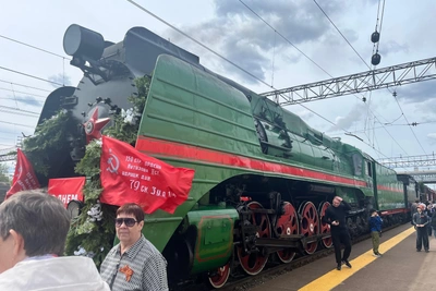 «Эшелон Победы» прибыл в Тюмень: ретропоезд встречают горожане