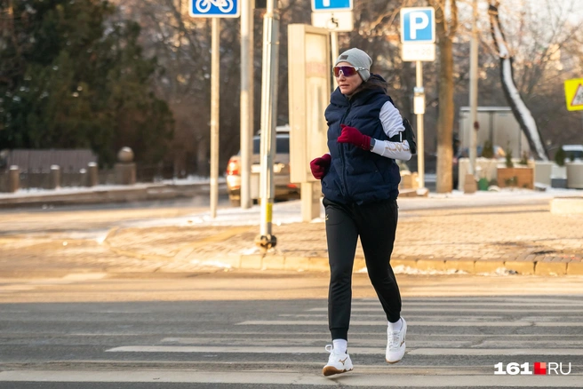 Новогодний забег отменили, но спортивные ростовчане вышли пробежаться индивидуально  | Источник: Евгений Вдовин / 161.RU