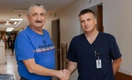 В НМИЦ Мешалкина мужчине с симптомами ишемической болезни сердца удалили опухоль весом 4 кг