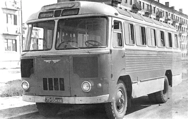 Автобус «ПАЗ-652Б», маршрут Новокузнецк — Ильинка, фото сделано около автовокзала в 1965 году | Источник: fotobus.msk.ru