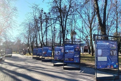 В Пскове открылась уличная выставка «Космос в Фокусе»