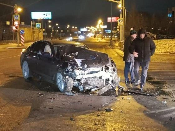 У легковушки разбит весь перед | Источник: читательница E1.RU Агата