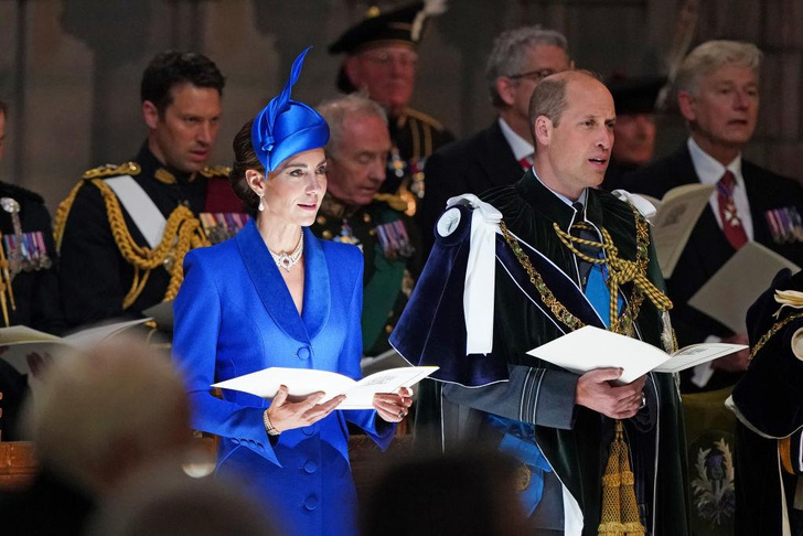 Королевский синий: Кейт Миддлтон на праздновании в честь коронации в Шотландии