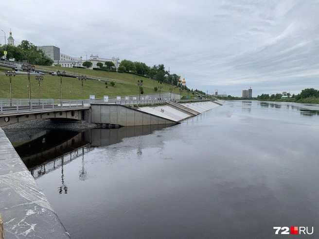 Вода почти поднялась до моста | Источник: Никита Кифорук / 72.RU