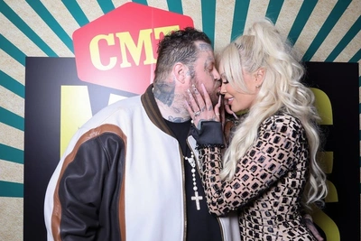 Jelly Roll показал звонок Bunnie XO в влоге о разводе