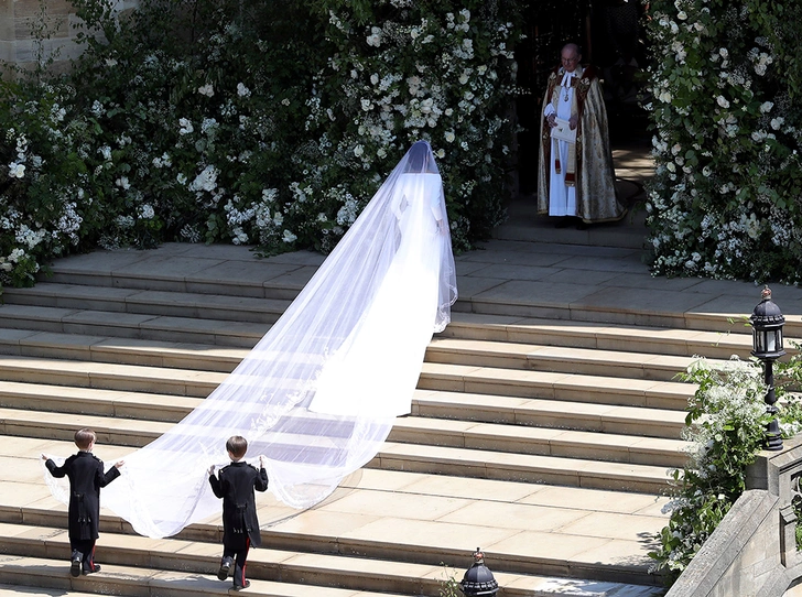 От Одри Хепберн до Меган Маркл: знаменитые невесты в платьях Givenchy