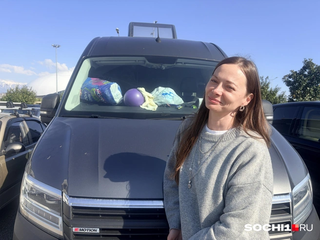 Большим автомобилем Лена легко управляет  | Источник: Анна Грицевич / SOCHI1.RU