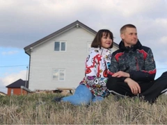 «Отношения улучшились»: эти пары переехали из города в деревню — теперь они меньше тратят на одежду и больше спят