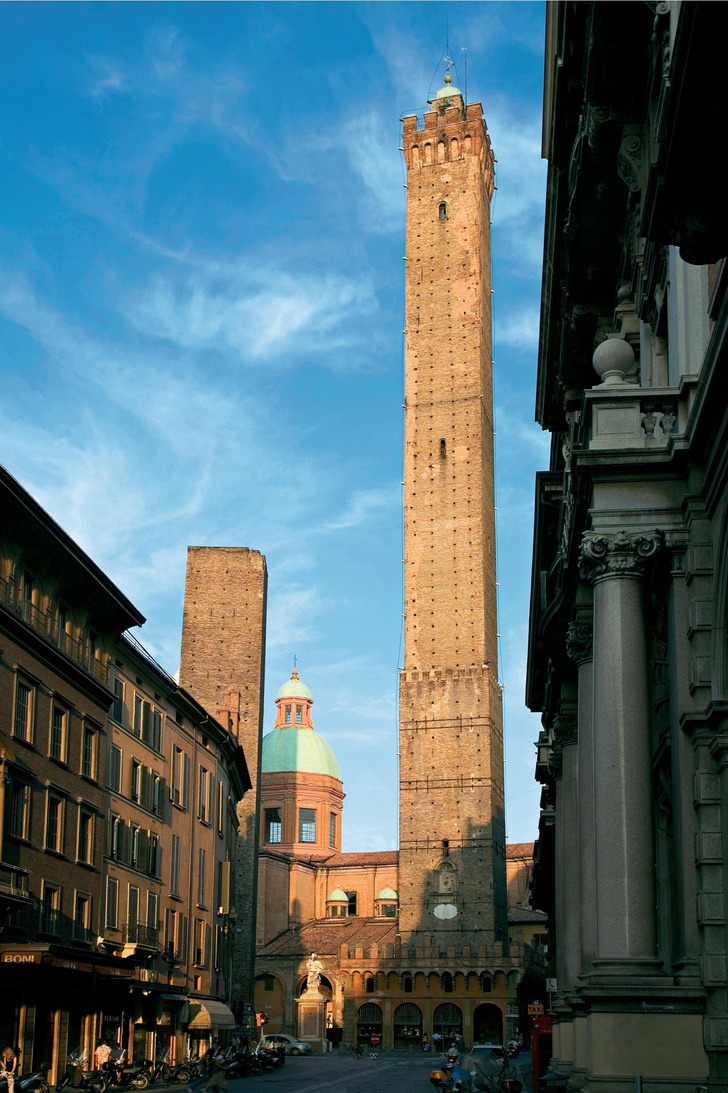 Как выглядит средневековый небоскреб — мы нашли такой в Болонье!