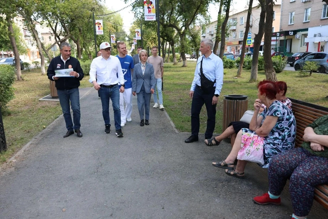 Текслер посетил обновленные аллеи и мемориал в Коркино | Источник: gubernator74.ru