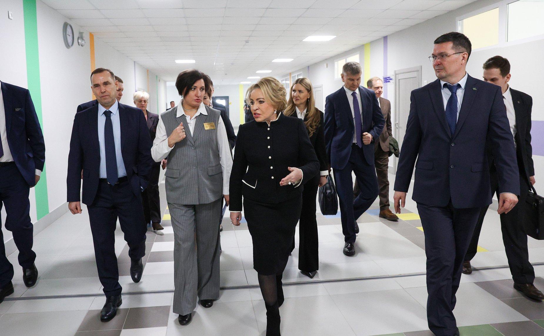 Валентина Матвиенко осмотрела новую школу в Кургане. Фото 