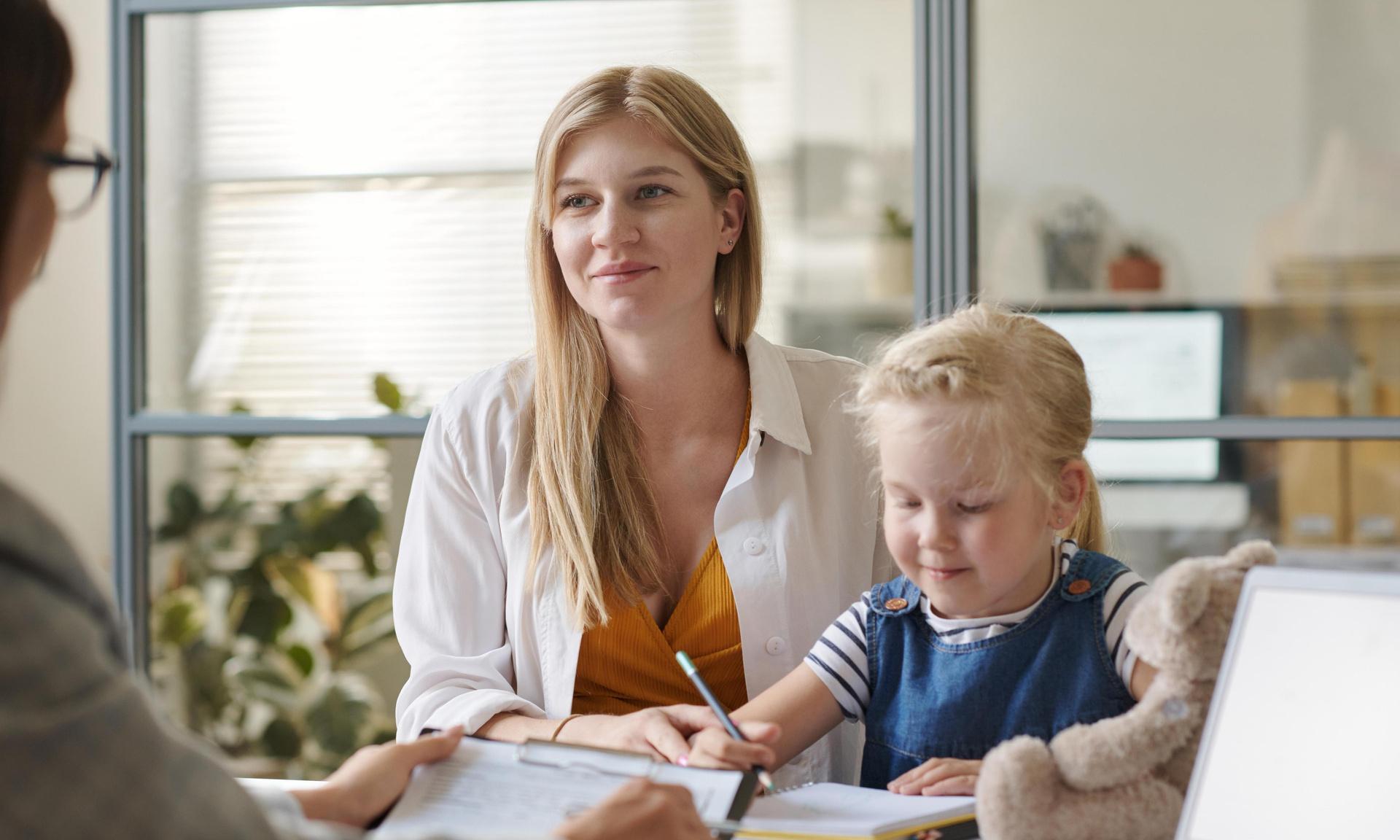 7 вопросов, которые чаще всего волнуют будущих приемных родителей: отвечает психолог