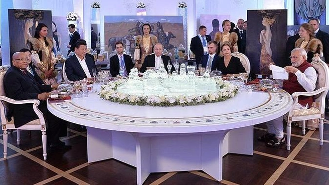 Ужин за круглым столом в банкетном зале White Hall в 2015 году | Источник: Daskogroup.com