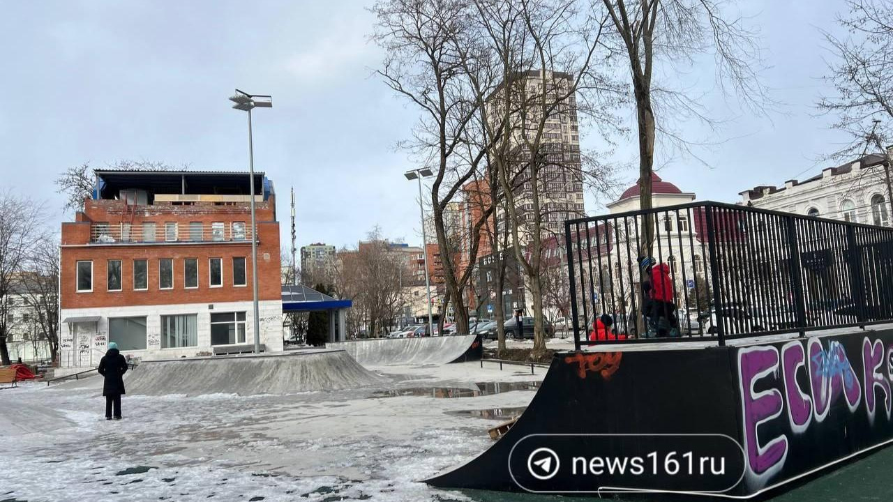 На Пушкинской построили скейт-площадку. Показываем, ради чего рубили деревья