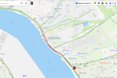 Кипяток залил Октябрьскую набережную, возник километровый затор