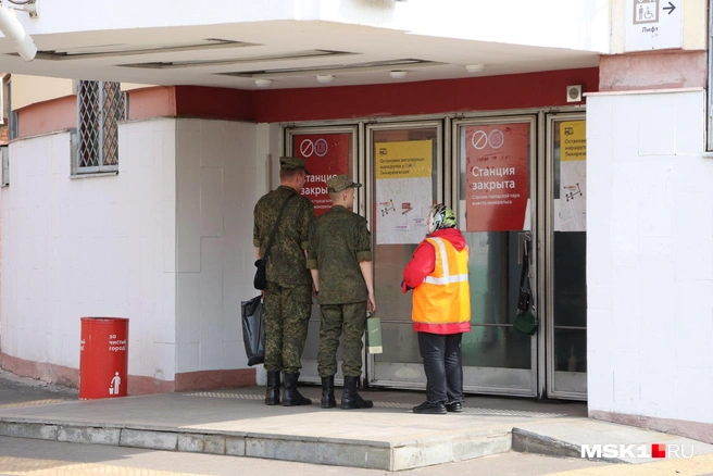 Покататься на Московской монорельсовой транспортной системе хотели не только гражданские | Источник: Татьяна Спиридонова / MSK1.RU