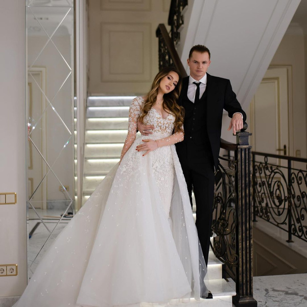 Анастасия Костенко влезла в свадебное платье после трех родов