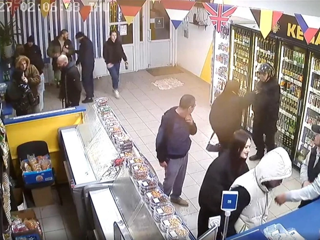 Инцидент произошел в ночном магазине Дзержинского района Волгограда. | Источник: читатели V1.RU
