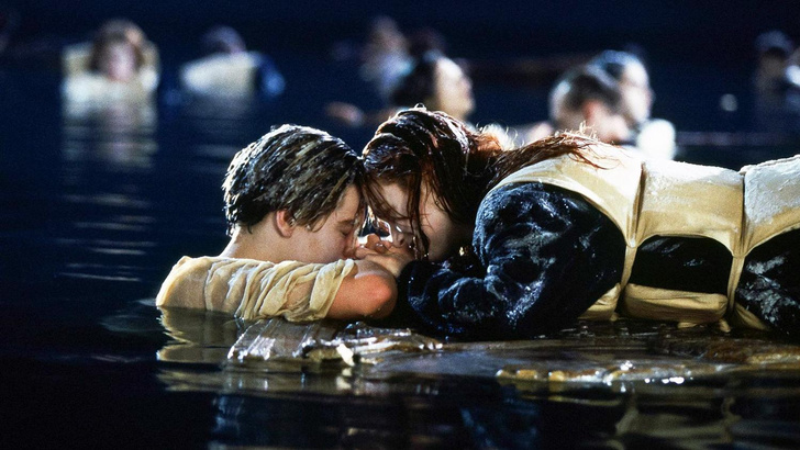 «Эта сцена сделала фильм трагедией»: за сколько продали дверь, на которой не стал спасаться Джек из «Титаника»?