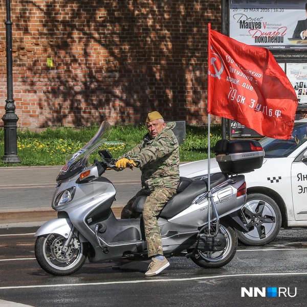Люди не забыли о празднике  | Источник: Наталья Бурухина / NN.RU
