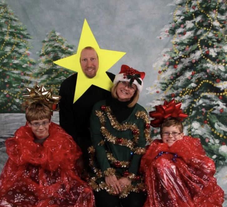 Не пропустите эту фотоподборку, чтобы увидеть все 15 детских фото, которые лучше никому не показывать. Подготовьтесь к смешным и необычным выражениям лиц, которые вам точно запомнятся на долгое время.