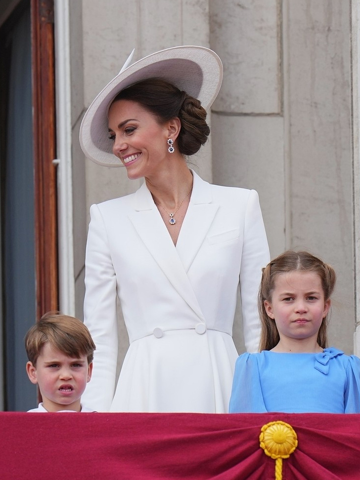 Официальные портреты герцогини Кэтрин в честь 40-летия - элегантные снимки королевской особы Официальные портреты герцогини Кэтрин в честь 40-летия: элегантные снимки королевской особы