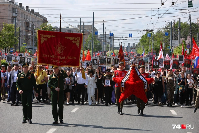 Колонная двинулась по проспекту Ленина до площади Революции под песню «Священная война» | Источник: Наталья Лапцевич