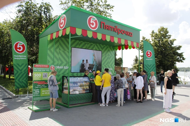 Посетители фестиваля получили уникальную возможность познакомиться с продукцией сети «Пятерочка» | Источник: Стас Соколов / NGS.RU
