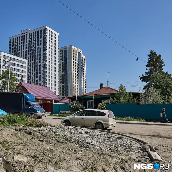 Так выглядит территория: частный сектор с двух сторон жмут новые жилые комплексы | Источник: Александр Ощепков / NGS.RU