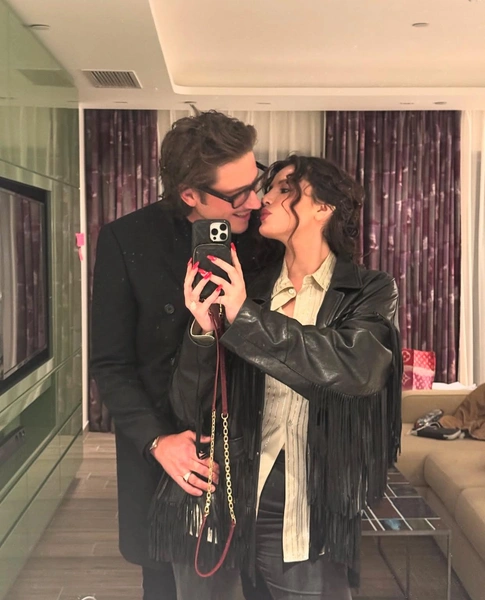 Может ли женщина делать предложение мужчине? | Источник: Bella Thorne/Instagram