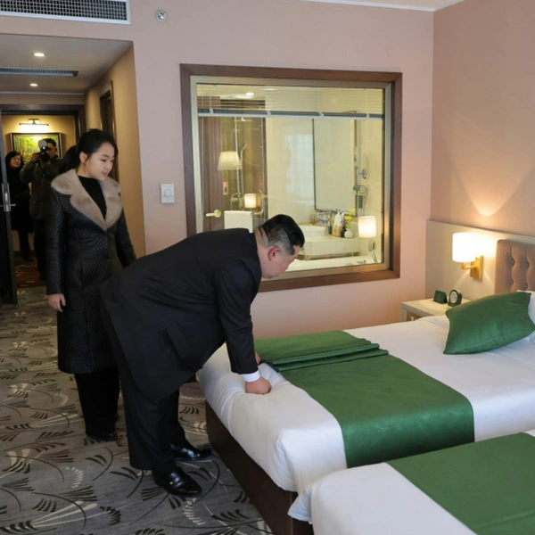 Ким Чен Ын открыл новый горнолыжный курорт на севере КНДР. 25 фото вождя с дочерью и пяти новых отелей