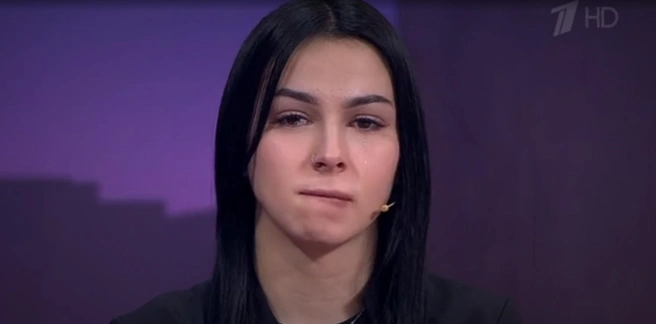 Девушка уже потеряла старшую дочь. Она пытается сохранить права на младшую | Источник: «Мужское / Женское» / Первый канал