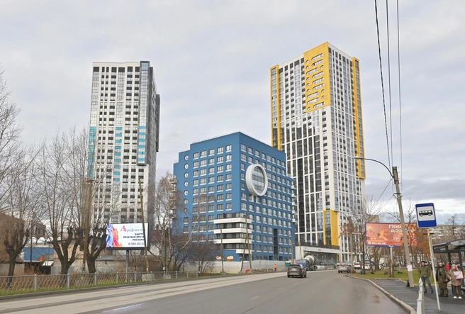 Repin Towers&nbsp;— стильные дома с круглыми окнами и продуманными планировками на ВИЗе. В составе квартала строится детский сад, а рядом находится недавно реконструированная школа № 41 | Источник: «Атом»